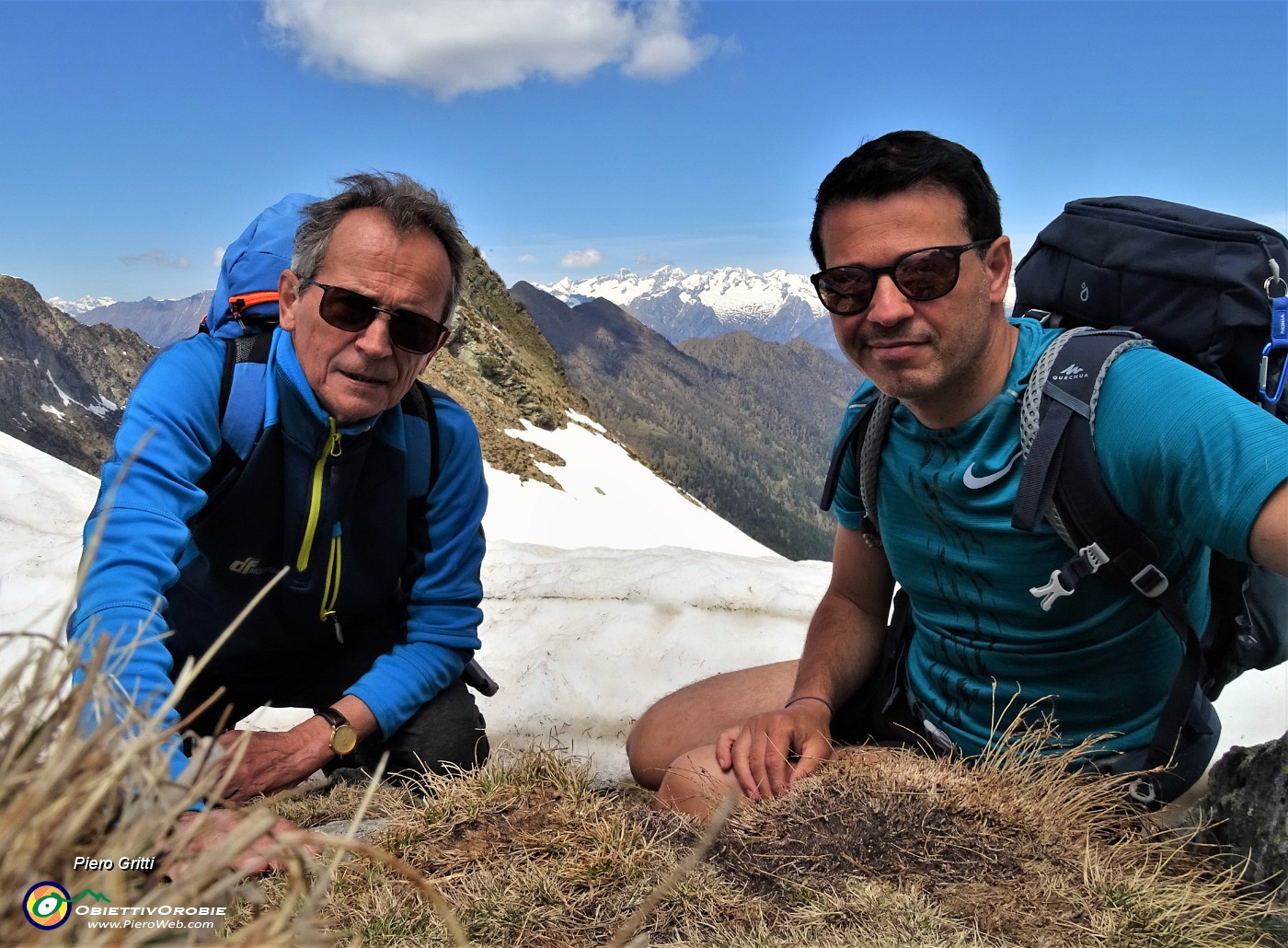 56 Alla Bocchetta di Budria (2216 m) autoscatto acrobatico.JPG